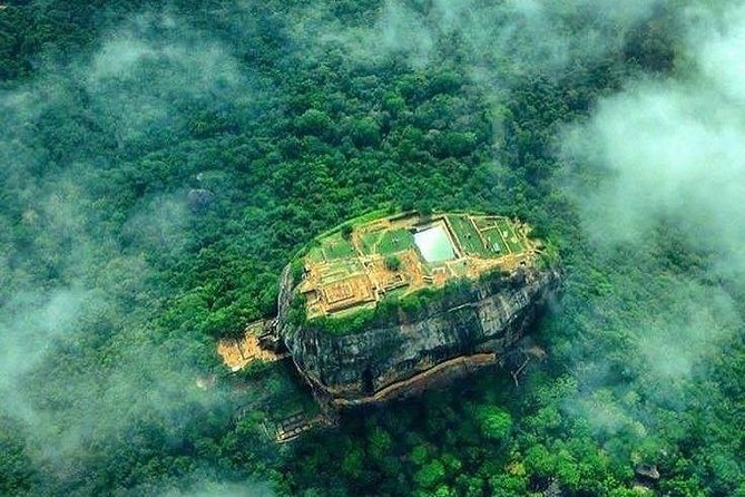 Sigiriya Rock and Dambulla Cave Temples from Negombo (All inclusive day tour) - A very early start from Negombo that sets the tone