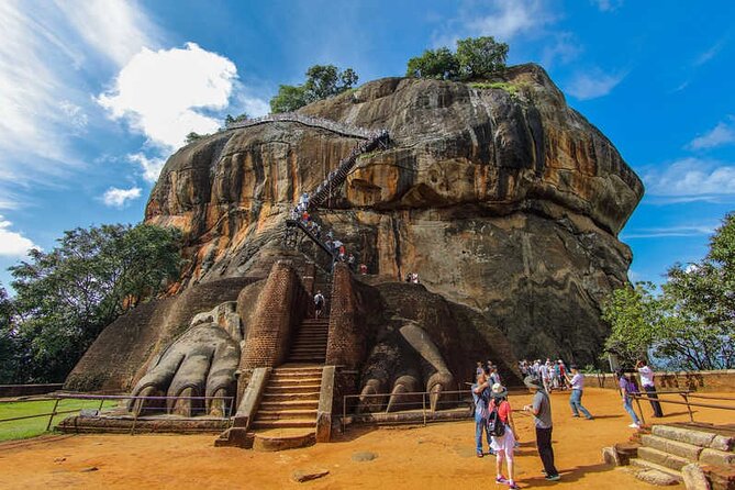 Sri Lanka 8 Tage 7 Nächte Tour mit privatem Fahrer - Nalanda Gedige: a calmer ancient temple moment near Matale
