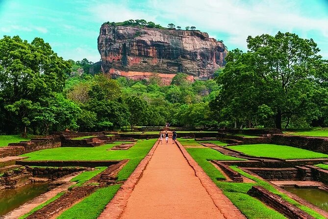 Sri Lanka Customize Multiple day tour packege - Day 3: Kandy’s Sacred Tooth Relic + Peradeniya Gardens + a cultural dance night