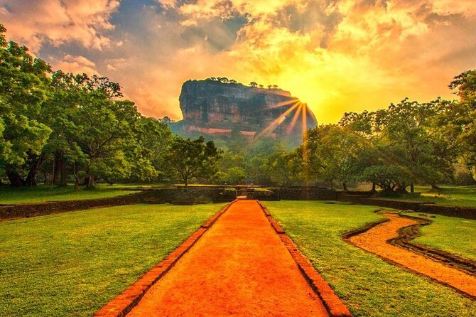 Sri Lanka Private Tour 10 DAYS Driver/Vehicle/Accommodation H/B - Tea country and the drive to Ella: Blue Field Tea Factory plus misty hill vibes