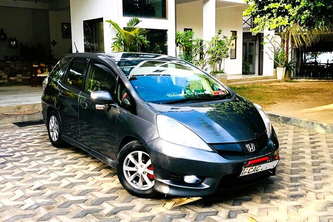 Sri Lanka Private Transfer from Colombo Airport to Anywhere - The drive: air-conditioning, bottled water, Wi‑Fi, and safer routing