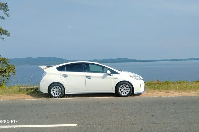 Sri Lanka Round Tour with English Speaking Driver Guide and Car - 200 km Per Day and the Extra-Km Rule