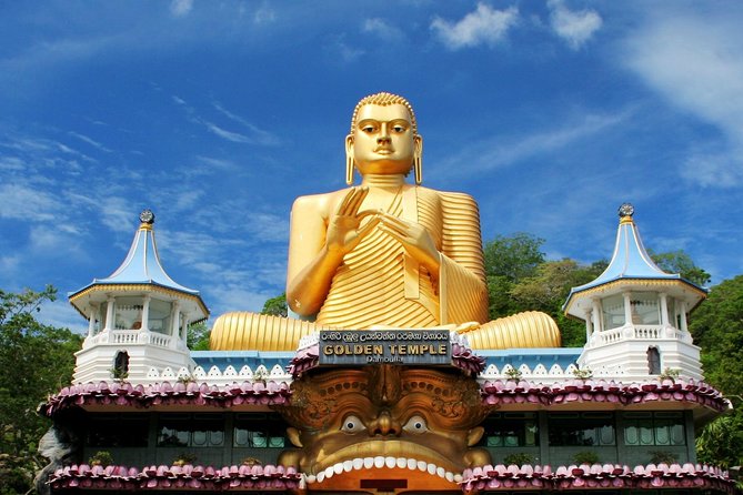 Sri Lanka Tour - Perfect Sri Lanka Itinerary 5 Days - Day 1 in Kandy: Temple of the Sacred Tooth Relic (and why it’s more than a photo stop)