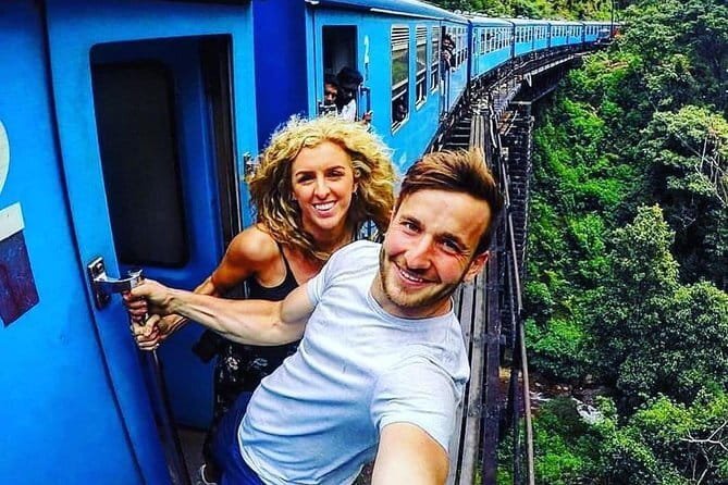 Sri Lanka V.I.P. private Tour package 4.N - 5 days oll including - Day 1 in Kandy: botanical gardens plus a cultural dance night
