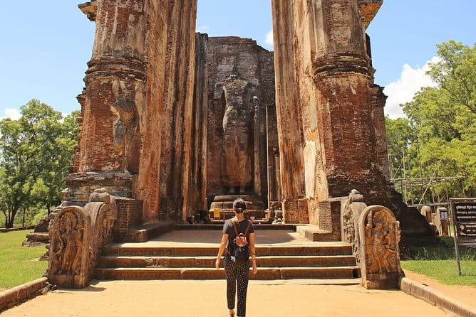 Sri Lanka V.I.P. private Tour package 4.N - 5 days oll including - Day 2: Matale spice, then rock wonders at Sigiriya and Dambulla