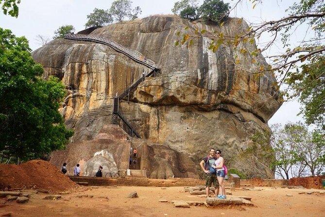 Ten Days Scenic Sri Lanka - Day 5: Tea-country stops—Glenloch, waterfalls, and Gregory Lake