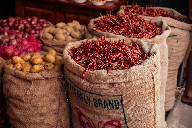 The 10 Tastings of Colombo With Locals: Private Street Food Tour - Manning Market and the Bo Tree: market immersion without the guesswork