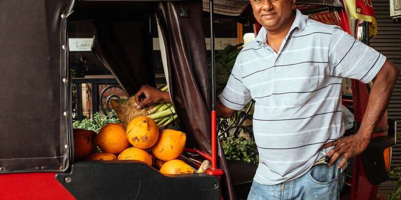 The True Essence of Colombo:Private Highlights & Hidden Gems - Old Buddhist Temples by the Lake: Statues, a Holy Tree, and a Hair Relic