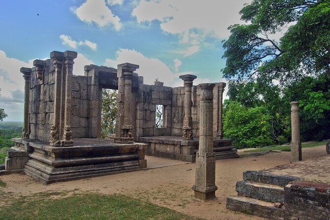 Three Ancient Kingdoms Tour | from Colombo - The travel gap to Yapahuwa: plan for the bumpy part
