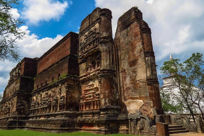 Tour Packages in Sri Lanka - Most Popular Round Tour - All in One Tour - Day 4: Village tour in Sigiriya, Dambulla caves, spices, and a Kandy cultural night