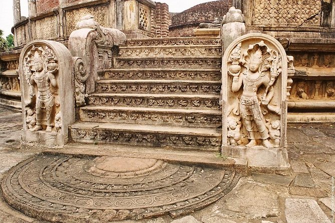 Tour Packages in Sri Lanka - Most Popular Round Tour - All in One Tour - Day 1: Anuradhapura ancient city and the feel of Theravada Buddhism