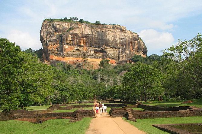 Travel Srilanka WITH Shanaka - Katunayake Start Time: How to Avoid a Midnight Surprise