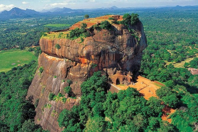 trip sri lanka (10 Days , 9 Nights) with driver, vehicle and H/B accommodations - Three Temples Loop: Gadaladeniya, Lankatilaka, and Embekke