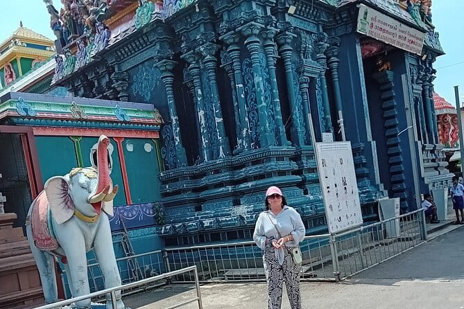 Tuk-Tuk City Tour Colombo SL - Jami Ul-Alfar Mosque: a quick stop with big architectural payoff
