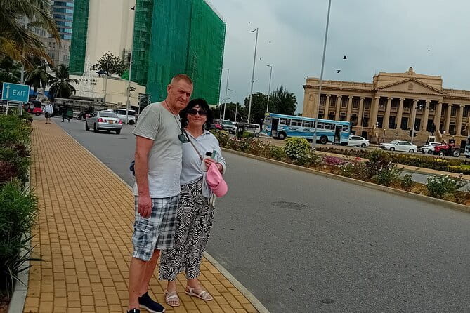 Tuk-Tuk City Tour Colombo SL - National Museum of Natural History and Viharamahadevi Park: culture meets the outdoors