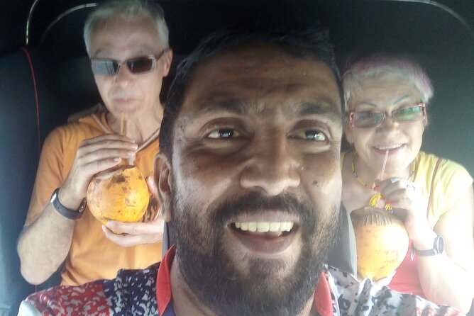 Tuk Tuk city tour is very cheap in colombo( All inclusive tour) - Pettah Mosque and a Hindu kovil: religion you can see up close