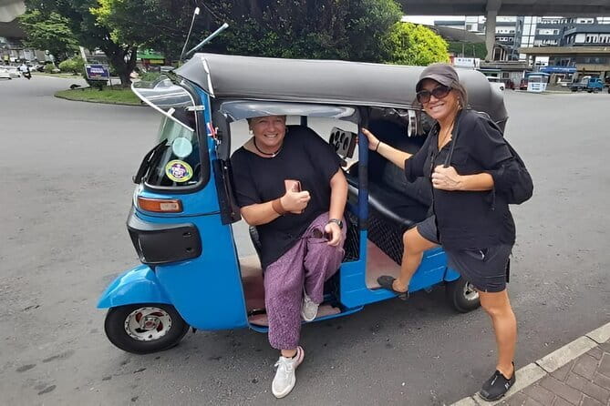 Tuk tuk colombo Sightseeing tour - Tea stop at Ceylon Tea Supermarket: a small experience with easy pay-off