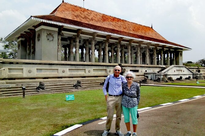 Tuk Tuk Private Safari Tour Exploring Sri Lanka's Capital Colombo - Pettah market and Pettah Floating Market: the sensory core of the tour