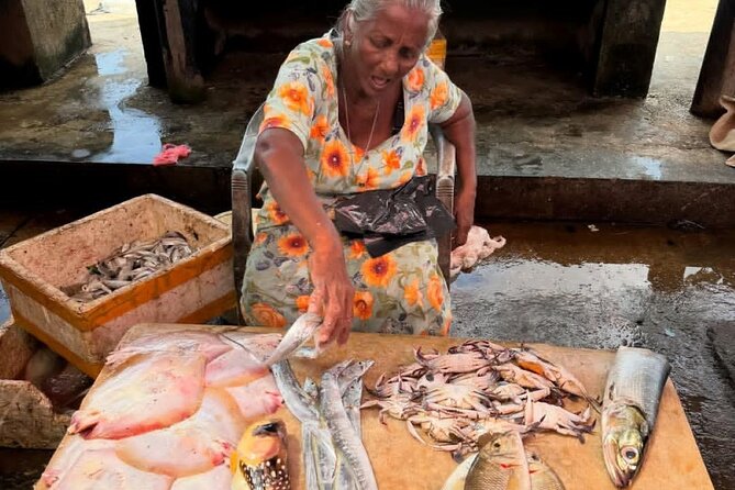 Visit Negombo by Scooty - All Inclusive - Angurukaramulla Temple: another faith stop with deep local significance